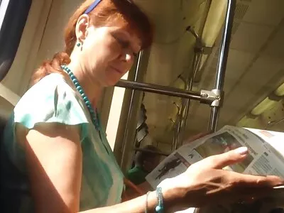 בחורים מתוקים התחברו מצלמות לייב פורנו לבנות בחנות.