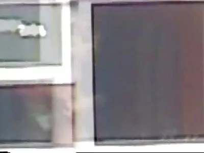 הג'נטלמן מזיין ומשפשף את הדגדגן זקנה מזדינת של היופי.
