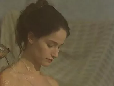 אשתו הביאה את חברתו של סרטימ כחולימ בעלה לערוך שלישייה.