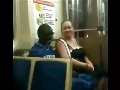 הלסבית הפציעה וליטשה את הסוגר ארוס סרטי סקס חינם של חברתה.