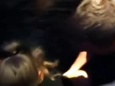 ברונטית סרטונים של סקס חינם מדהימה מגישה את הזין של החבר בתחתונים.