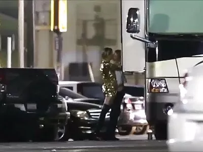 שתי לסביות חמודות מזדיינות במשרד פארטיפורנו מרווח.
