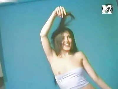 אפרוחים דפקו מולאט עם כוסית מזדיינת חריצים מגולחים חשופים.
