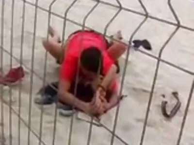אורגיה סרטי סקס חינם באורך מלא מושחתת סוערת התקיימה במועדון החשפנות.