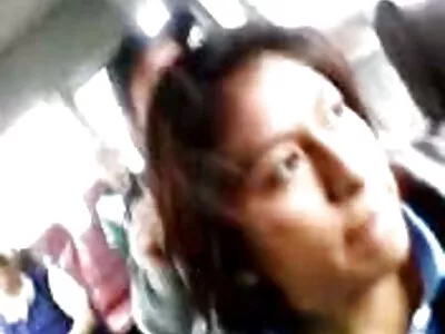 פותחת את רגליה, יופי עדין מלטף את סרטי סקס חינם אמהות דגדגן
